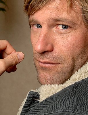 Aaron Eckhart Mouse Pad 2208188