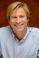 Aaron Eckhart Longsleeve T-shirt #2225018