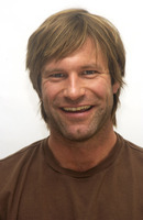 Aaron Eckhart Longsleeve T-shirt #2225019