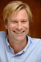 Aaron Eckhart Longsleeve T-shirt #2225020