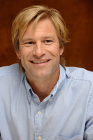 Aaron Eckhart Longsleeve T-shirt #2225023