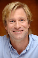 Aaron Eckhart Longsleeve T-shirt #2225025