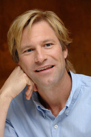 Aaron Eckhart Longsleeve T-shirt #2225029