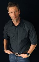 Aaron Eckhart Longsleeve T-shirt #2249602