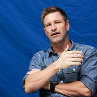 Aaron Eckhart magic mug #G585976