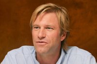 Aaron Eckhart Longsleeve T-shirt #2279595