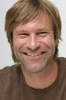 Aaron Eckhart Longsleeve T-shirt #2279611