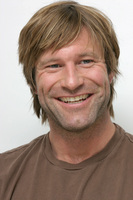 Aaron Eckhart Longsleeve T-shirt #2279613