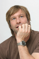 Aaron Eckhart Longsleeve T-shirt #2279619