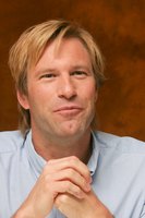 Aaron Eckhart Longsleeve T-shirt #2279621