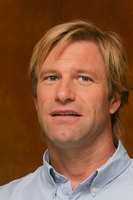 Aaron Eckhart Longsleeve T-shirt #2279634