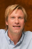 Aaron Eckhart Longsleeve T-shirt #2279641