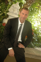 Aaron Eckhart Longsleeve T-shirt #2291766