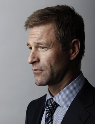 Aaron Eckhart Mouse Pad 2323157
