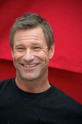 Aaron Eckhart Mouse Pad 2338388