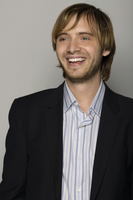 Aaron Stanford t-shirt #3660936