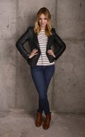Abby Elliott Sweatshirt #2388201