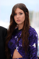 Adele Exarchopoulos Longsleeve T-shirt #3842229