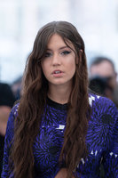 Adele Exarchopoulos Sweatshirt #3842328
