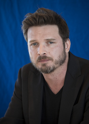 Aden Young Poster 2356476