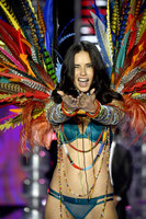 Adriana Lima longsleeve t-shirt #2863377