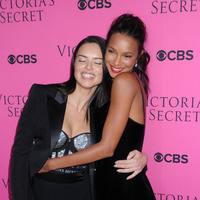 Adriana Lima longsleeve t-shirt #2912716