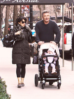 Alec Baldwin Longsleeve T-shirt #2715499