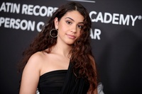 Alessia Cara Longsleeve T-shirt #3915749