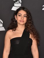 Alessia Cara Longsleeve T-shirt #3915754