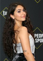 Alessia Cara Longsleeve T-shirt #3915766