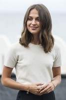 Alicia Vikander Longsleeve T-shirt #2769047