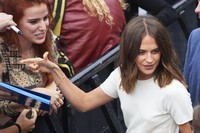 Alicia Vikander Sweatshirt #2769285