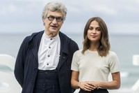 Alicia Vikander magic mug #G1057272