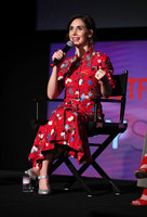 Alison Brie longsleeve t-shirt #3276407