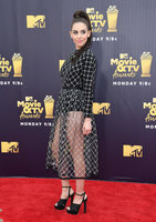 Alison Brie longsleeve t-shirt #3323741