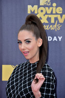 Alison Brie mug #G1565973