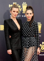 Alison Brie mug #G1565992