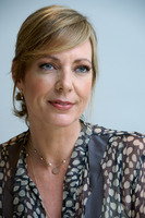 Allison Janney Sweatshirt #2275269