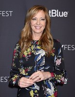 Allison Janney t-shirt #3206092
