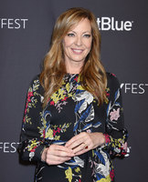 Allison Janney t-shirt #3206101