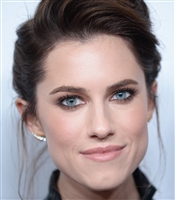 Allison Williams Longsleeve T-shirt #3030284