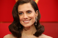 Allison Williams Longsleeve T-shirt #3246489