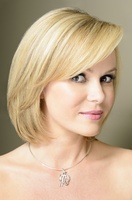 Amanda Holden Longsleeve T-shirt #2300812