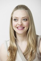 Amanda Seyfried Sweatshirt #2244652