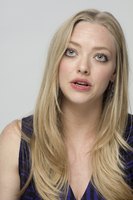 Amanda Seyfried longsleeve t-shirt #2288398
