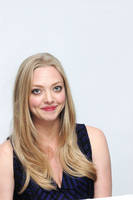 Amanda Seyfried Longsleeve T-shirt #2288399