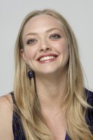 Amanda Seyfried longsleeve t-shirt #2288403