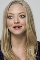 Amanda Seyfried Longsleeve T-shirt #2288408