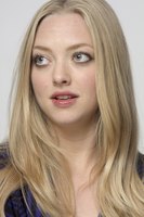 Amanda Seyfried Longsleeve T-shirt #2288417