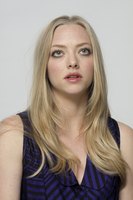 Amanda Seyfried longsleeve t-shirt #2288418